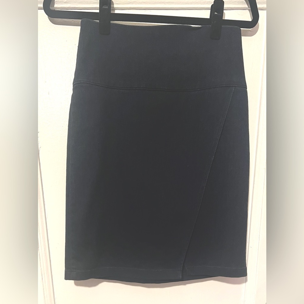 Club Monaco dark denim skirt, size 2 (runs full)